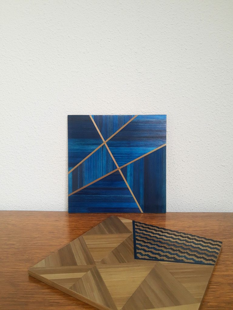 1-tableau-marqueterie-de-paille-abstraite-bleue