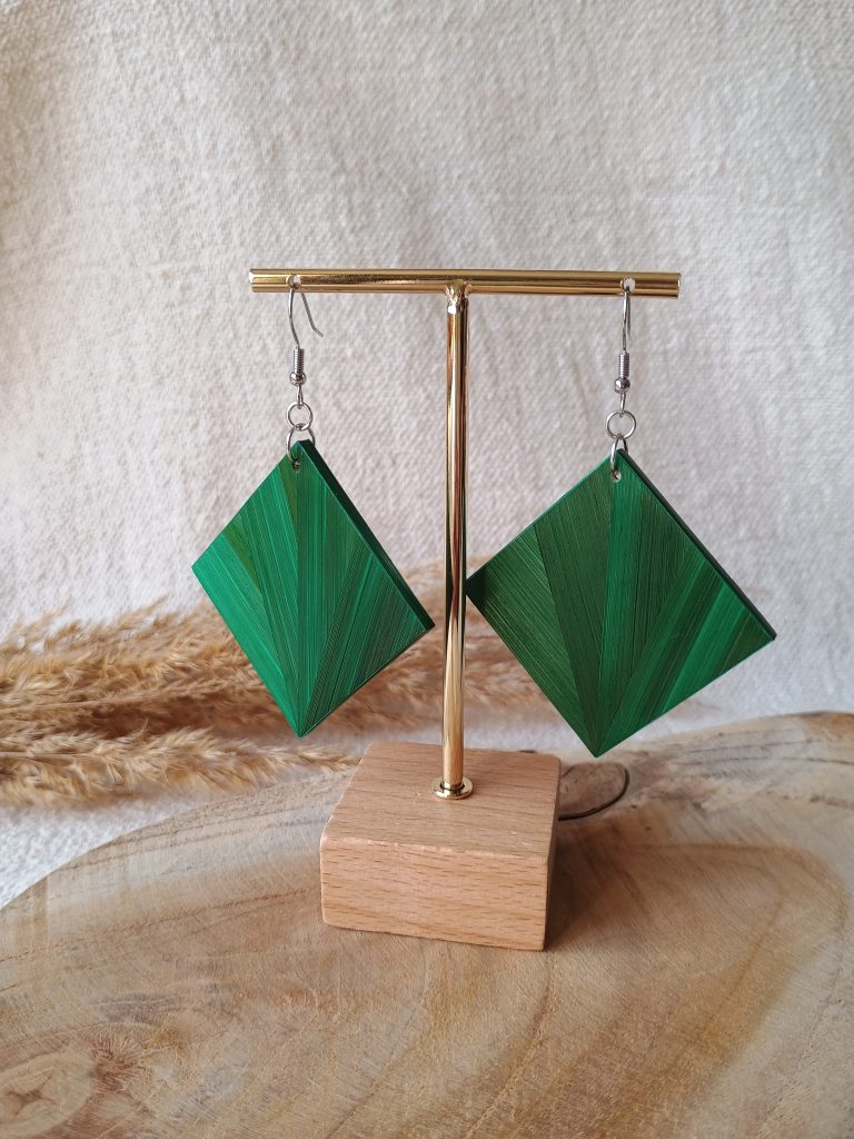 5-boucles-d-oreilles-carree-verte-argentee